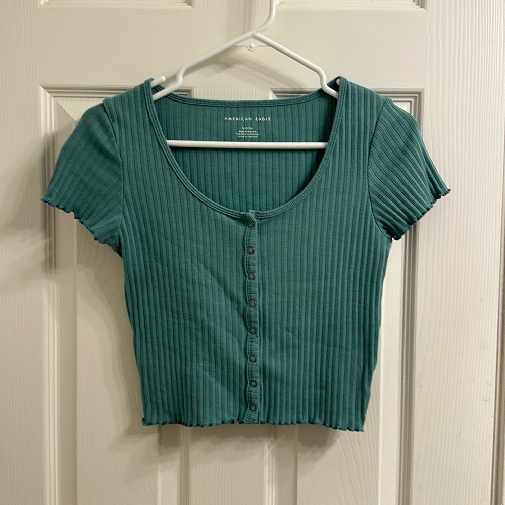 Green cropped AE shirt!